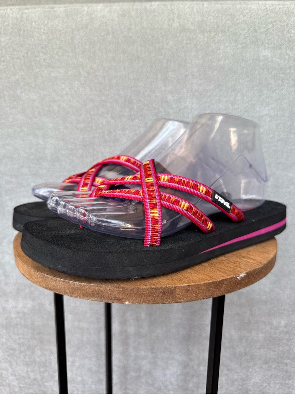 Teva Women's Olowahu Kaleidoscope Flip-flops Size 7 - Picture 3 of 12